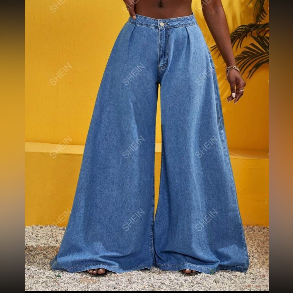 BRAND NEW, NEVER WORN!!! 
Zip Fly Wide Leg Jean 🩵